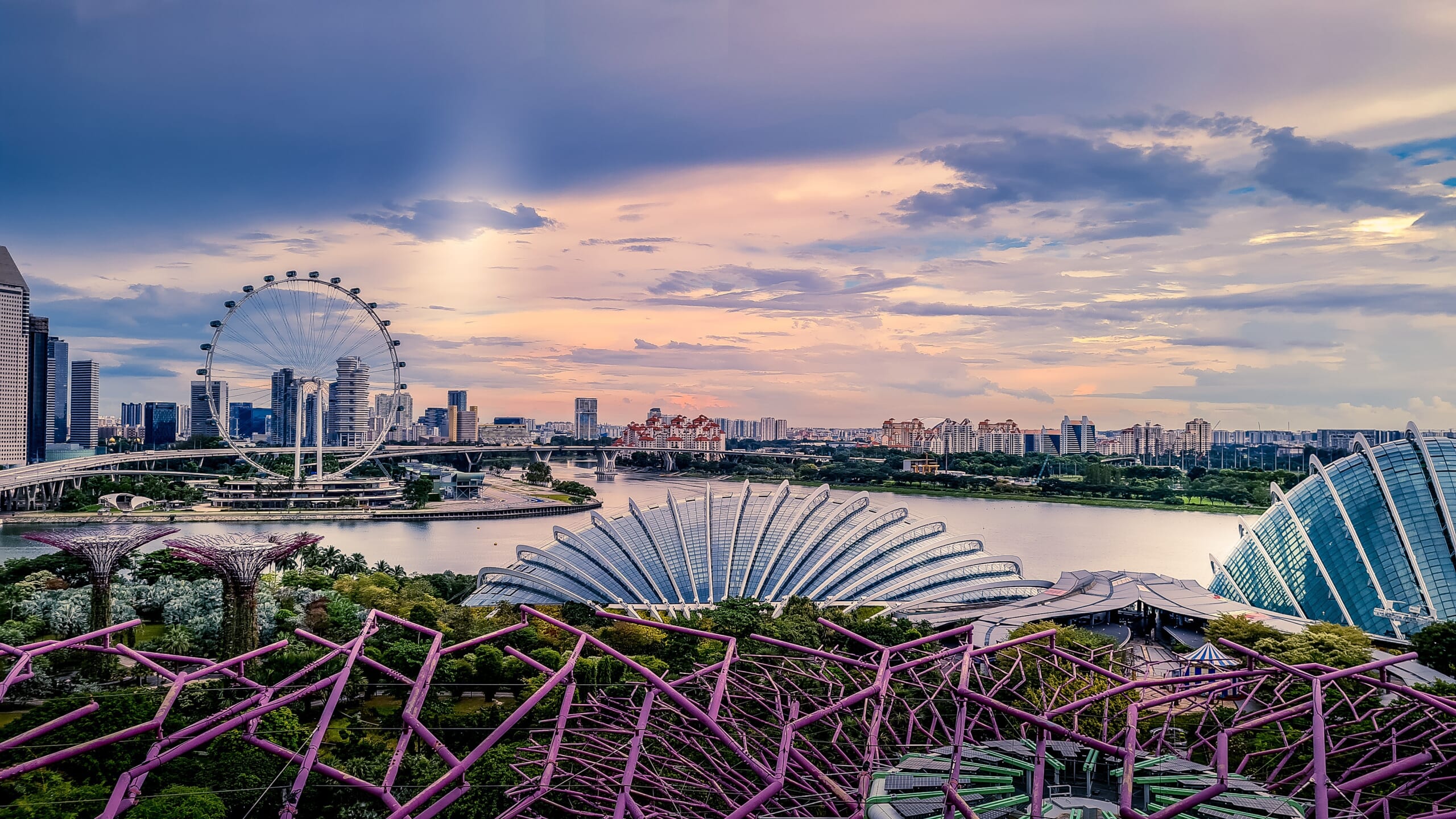 Garden by the bay Image by Victor Ng from Pixabay