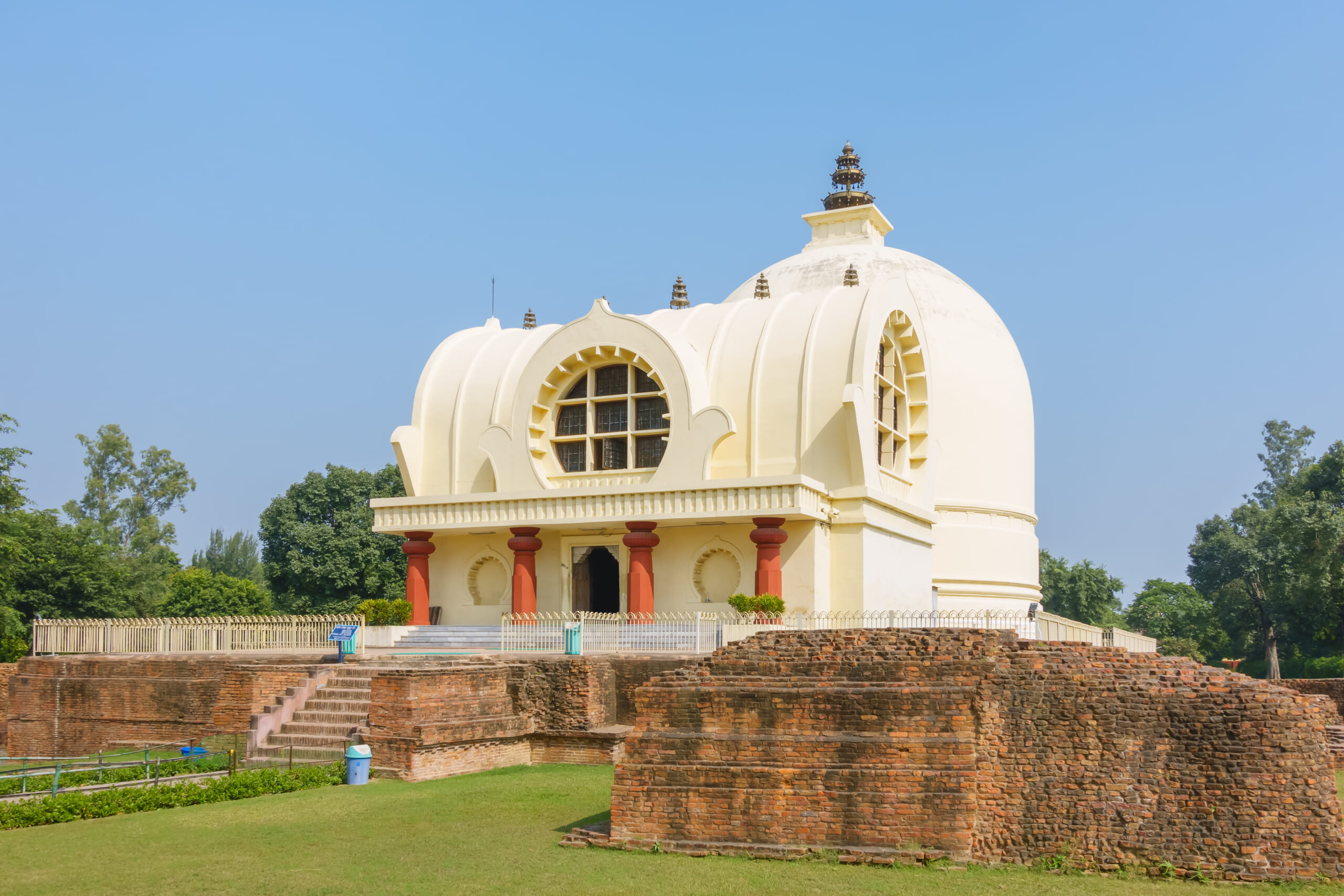 Parinirvana Stupa Image by Wiroj Sidhisoradej on Freepik