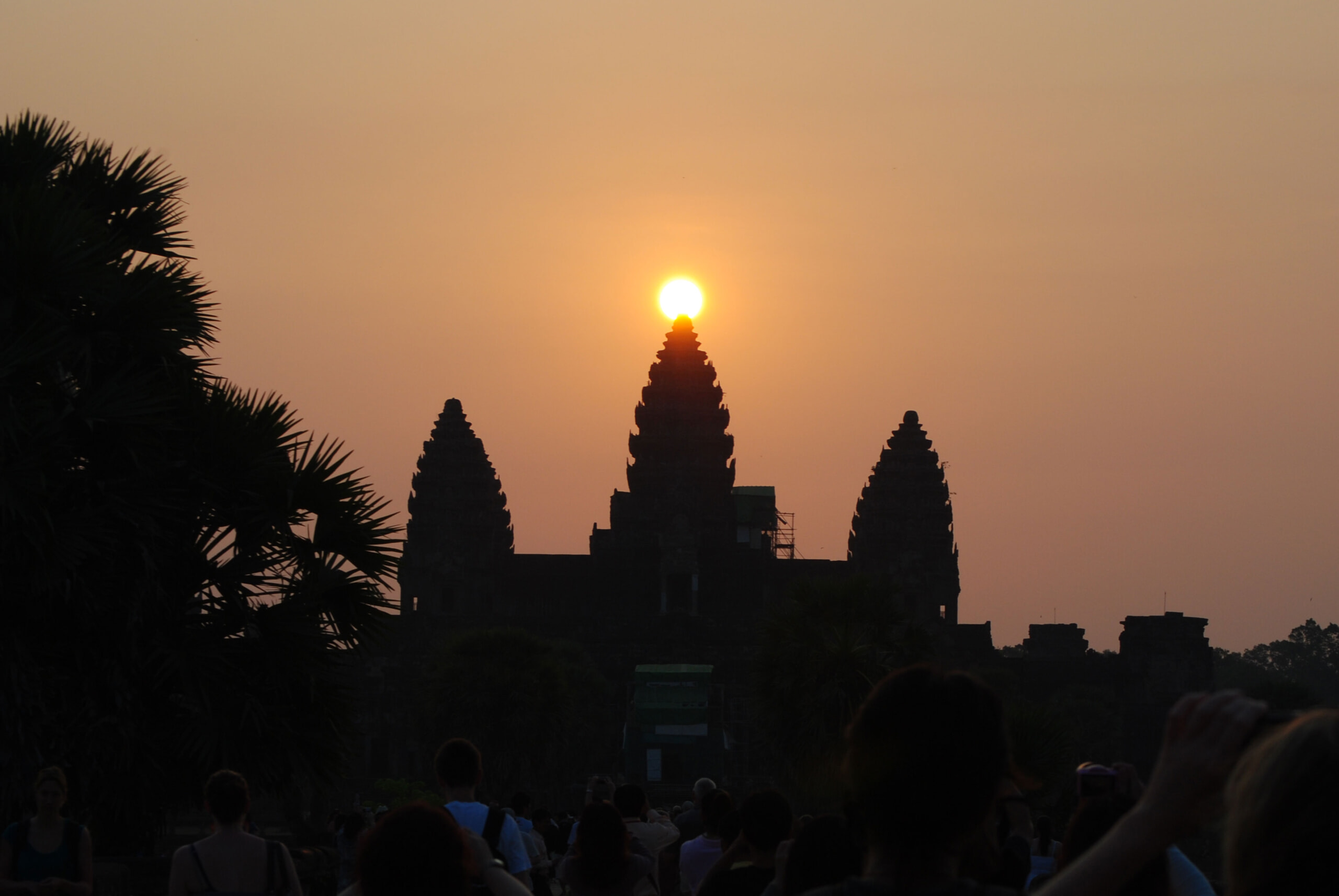 Angkor Wat Equinox © Wikipedia