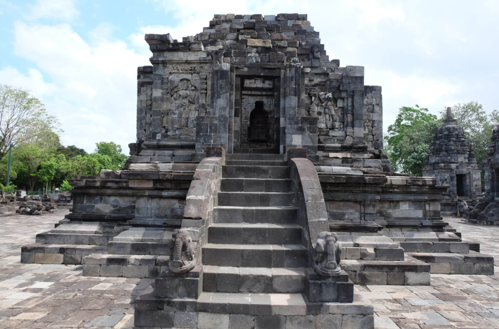 Prambanan Temple, Lumbung | Photo by Magul, Wikipedia
