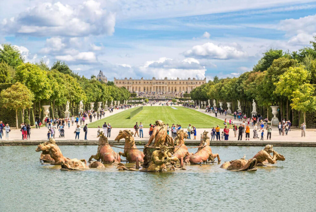 Since 1979, the Palace of Versailles has been listed as a World Heritage and is one of the greatest achievements in French 17th century art.