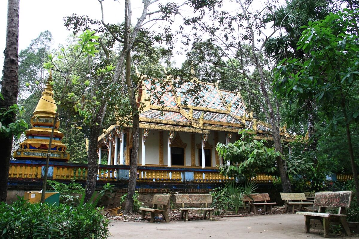 Chùa Dơi nổi tiếng là ngôi chùa duy nhất thờ Phật Thích Ca của cộng đồng dân tộc Khmer sinh sống trên địa bàn tỉnh Sóc Trăng.