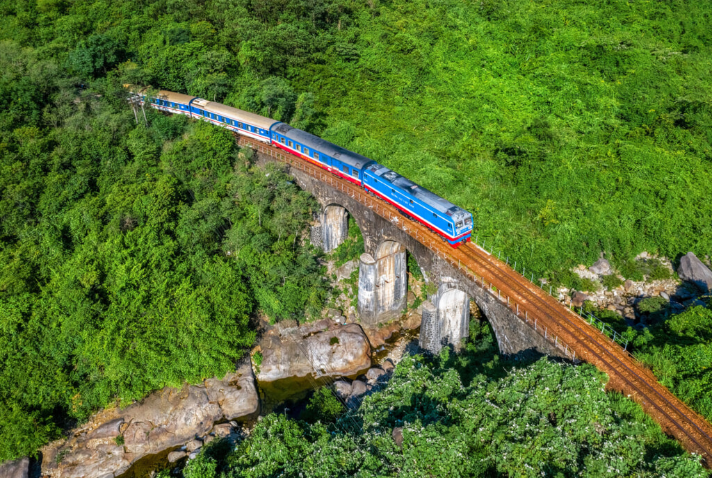 Vietnam Railways, location Hai Van Pass © ShutterStock ID 1440025172 Nguyen Quang Ngoc Tonkin