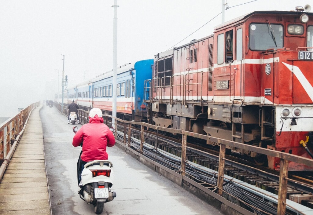 Vietnam Railways, Image by Dinh Khoi Nguyen from Pixabay