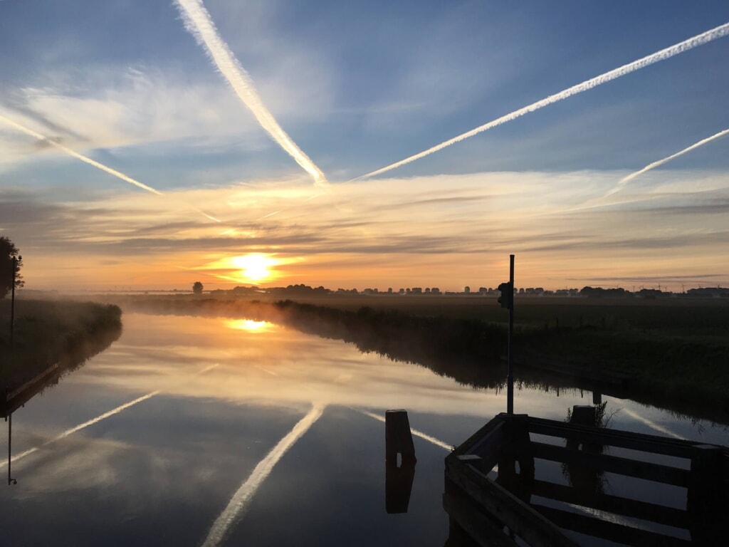 Airplane, contrails, Image by Heiner Sollermann from Pixabay