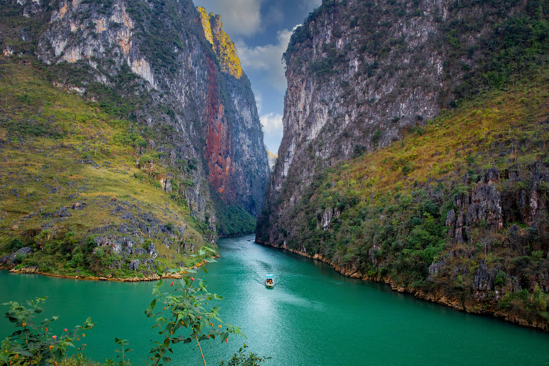Nho Que River, Ha Giang, Vietnam © iStockphoto 1493082201 by Nga Pham