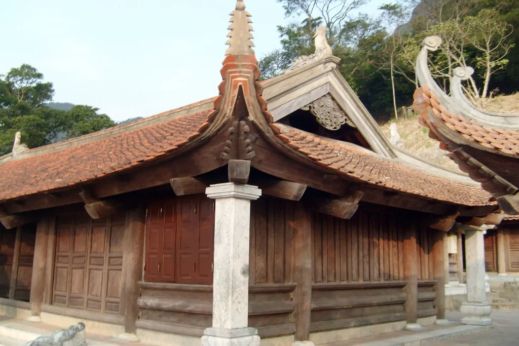 Ủy ban Di sản Thế giới UNESCO công nhận Quần thể di tích và danh thắng Yên Tử, Vĩnh Nghiêm, Côn Sơn, Kiếp Bạc là Di sản Văn hóa Thế giới thứ 9 của Việt Nam. The ninth UNESCO World Heritage Site of Vietnam: Yen Tu, Vinh Nghiem, Con Son, Kiep Bac Complex of Monuments and Landscapes