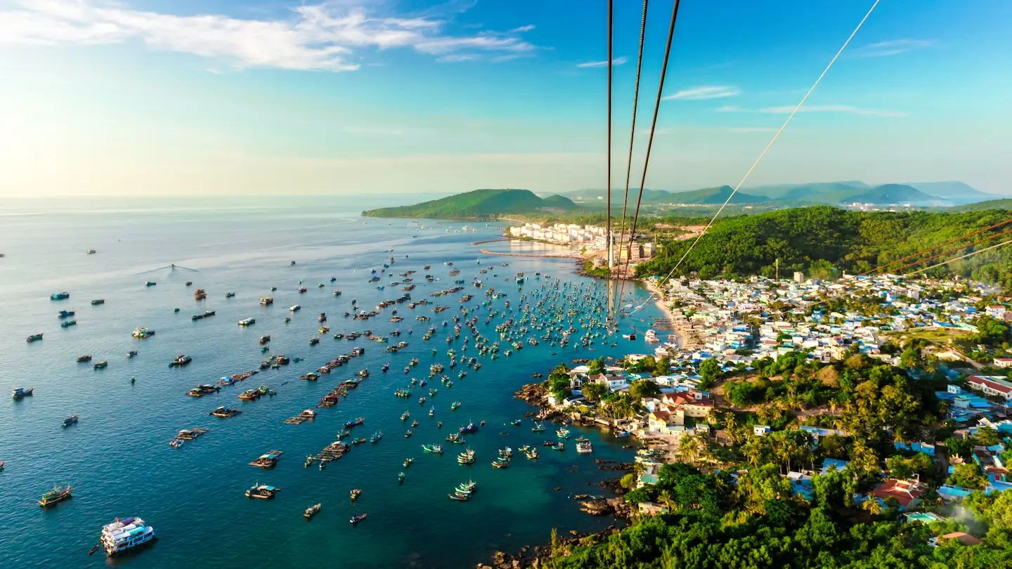Phú Quốc is calling! Phu Quoc Discovery Live your travel dreams with Thiên Xuân Travel. Đảo ngọc Phú Quốc và những trải nghiệm bất tận! Ride the cable car over Phu Quoc for stellar views © Юлия Моисеенко