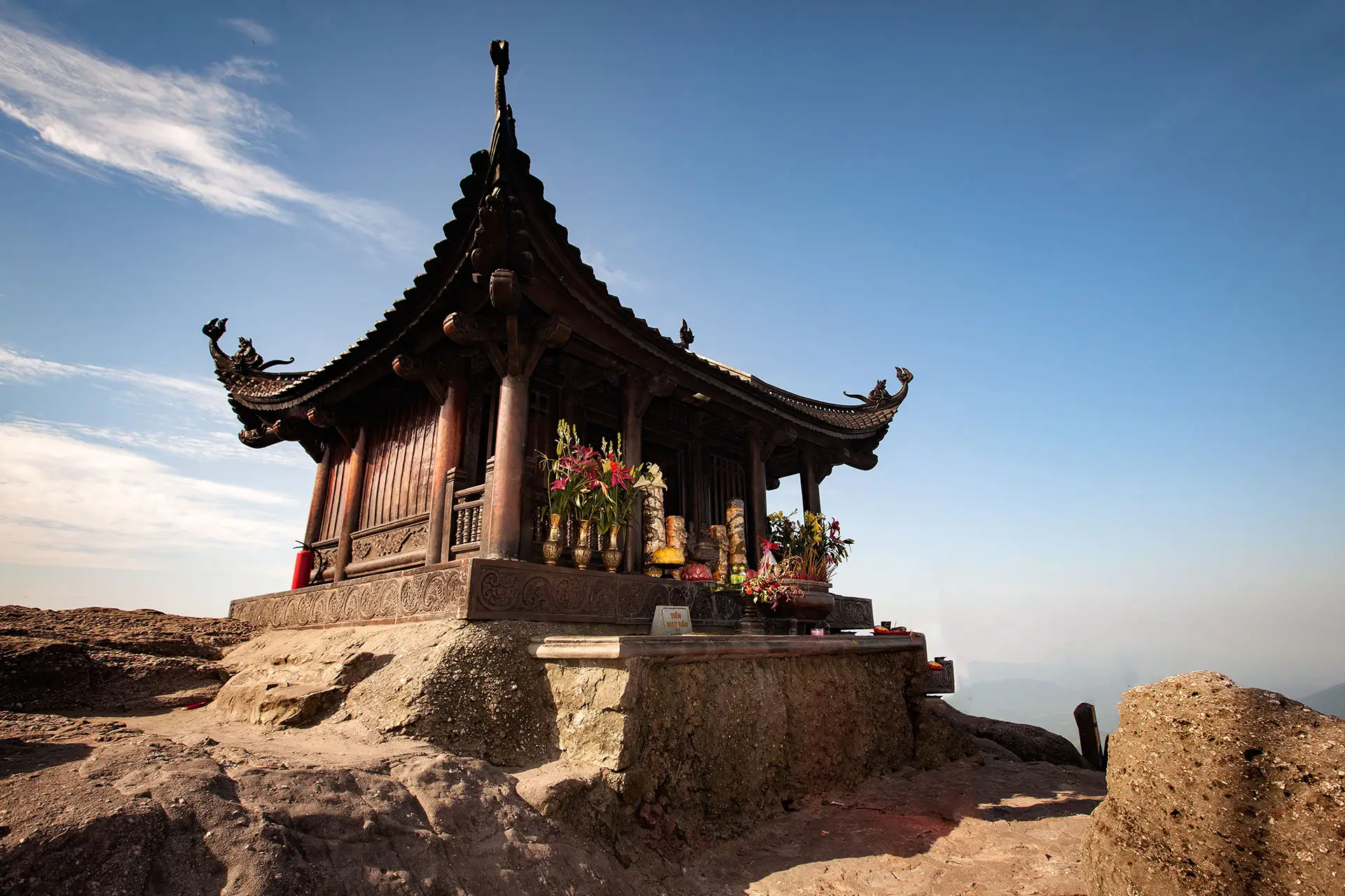 Ủy ban Di sản Thế giới UNESCO công nhận Quần thể di tích và danh thắng Yên Tử, Vĩnh Nghiêm, Côn Sơn, Kiếp Bạc là Di sản Văn hóa Thế giới thứ 9 của Việt Nam. The ninth UNESCO World Heritage Site of Vietnam: Yen Tu, Vinh Nghiem, Con Son, Kiep Bac Complex of Monuments and Landscapes